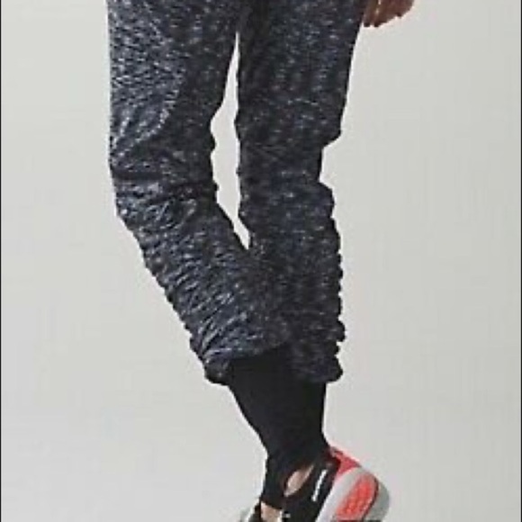Lululemon Runderful Pants - Picture 2 of 15